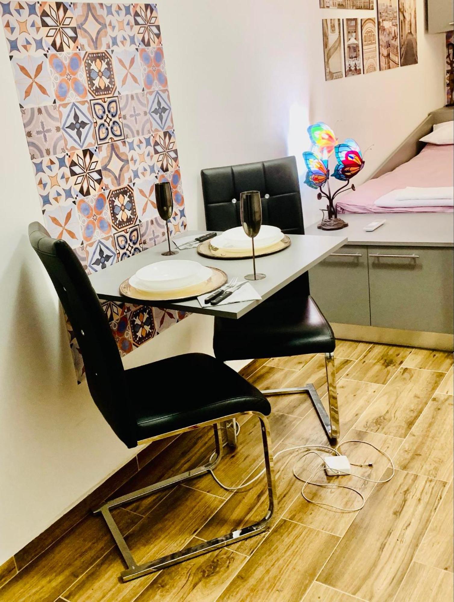 Free Garage Little Paris Apartment
